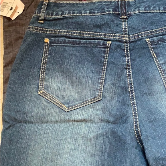 Bermuda shorts - Picture 8 of 10